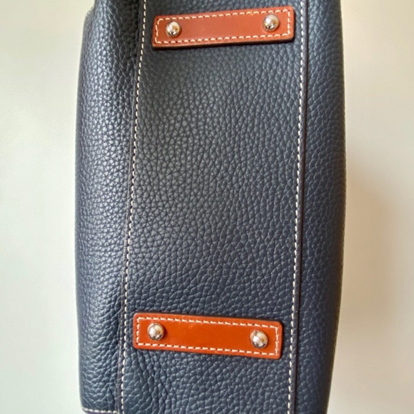 🔥 Dooney and Bourke Tote Bag with Strap🔥 - Picture 4 of 15